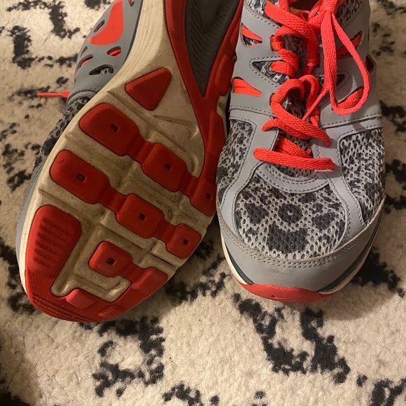 Nike Women’s Dual Fusion Running Training Shoes Gray Pink  Size 8 - Picture 4 of 7